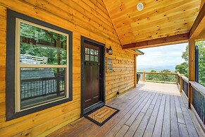 Mountain-view Fleetwood Retreat w/ Deck & Grill