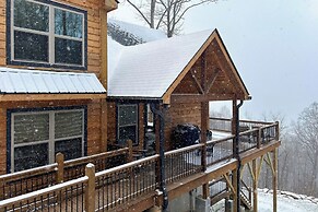 Mountain-view Fleetwood Retreat w/ Deck & Grill