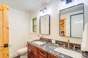 Mountain-view Fleetwood Retreat w/ Deck & Grill