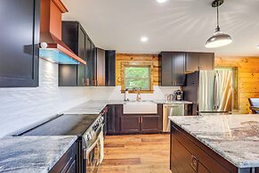 Mountain-view Fleetwood Retreat w/ Deck & Grill