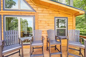 Mountain-view Fleetwood Retreat w/ Deck & Grill