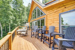Mountain-view Fleetwood Retreat w/ Deck & Grill