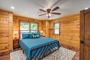 Mountain-view Fleetwood Retreat w/ Deck & Grill