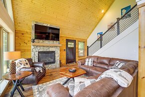 Mountain-view Fleetwood Retreat w/ Deck & Grill