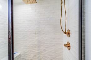 Mountain-view Fleetwood Retreat w/ Deck & Grill