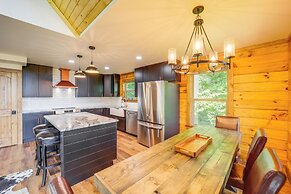 Mountain-view Fleetwood Retreat w/ Deck & Grill