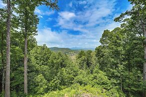 Mountain-view Fleetwood Retreat w/ Deck & Grill