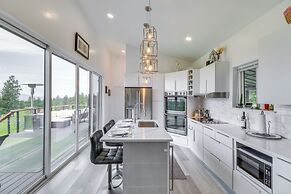 Hot Tub & Views: 'sunset Valley Retreat' in Eureka