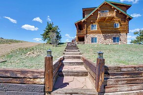 24-0089 Rustic Hartsel Getaway w/ 35-acre Yard
