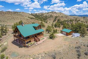 24-0089 Rustic Hartsel Getaway w/ 35-acre Yard