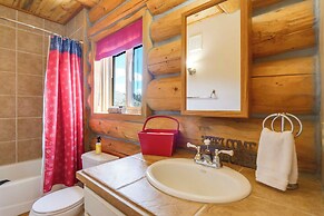 24-0089 Rustic Hartsel Getaway w/ 35-acre Yard