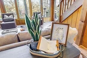 Lakefront Innsbrook Chalet: Hot Tub + Fire Pit!