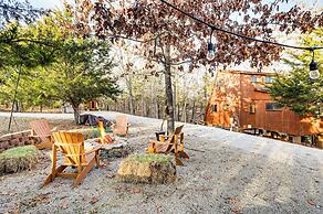 Lakefront Innsbrook Chalet: Hot Tub + Fire Pit!
