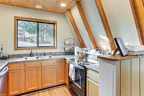 Lakefront Innsbrook Chalet: Hot Tub + Fire Pit!