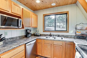 Lakefront Innsbrook Chalet: Hot Tub + Fire Pit!