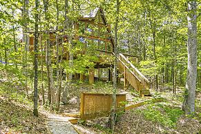 Lakefront Innsbrook Chalet: Hot Tub + Fire Pit!