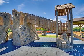 Lakefront Innsbrook Home: Hot Tub + Resort Access!