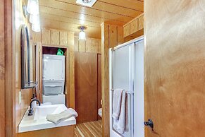 Lakefront Innsbrook Home: Hot Tub + Resort Access!