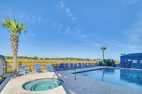 Murrells Inlet Condo w/ Community Pool & Hot Tub!