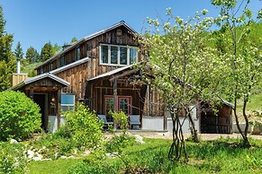 Salt River Access: Mtn-view Star Valley Cabin!