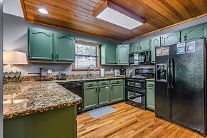 Pure & Simple 3 Bedroom Cabin by RedAwning