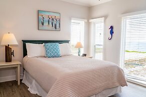 Dreamcatcher - 2814 Bienville 4 Bedroom Home by RedAwning