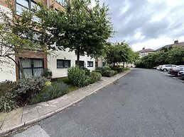 Modern Spacious Apartment in Private Grounds