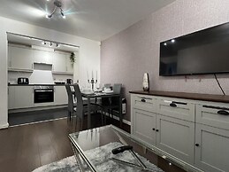 Modern Spacious Apartment in Private Grounds