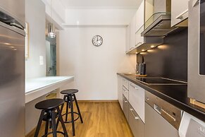 Elegance in Vouliagmeni