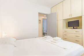 Elegance in Vouliagmeni