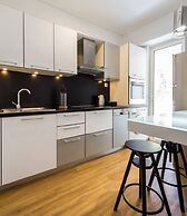 Elegance in Vouliagmeni