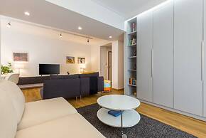 Elegance in Vouliagmeni