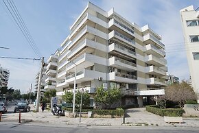 Belle Helene in Alimos