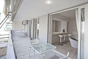 Belle Helene in Alimos