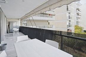 Belle Helene in Alimos