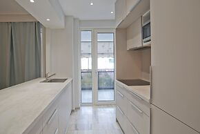 Belle Helene in Alimos