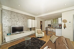 Bristol Exclusive 2-5 by Wonderful Italy