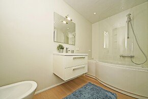 Bristol Exclusive 2-5 by Wonderful Italy