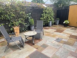 Charming Green Retreat in Idyllic Eccleston