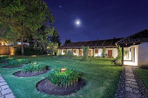 UVENCE GARDEN HOTEL