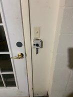 Hot tub bar and Pool Table Near Dear Park Manor