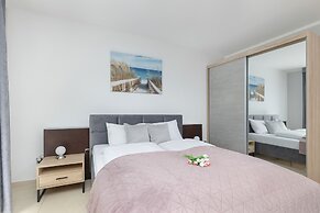 Avangard Świnoujście by Renters