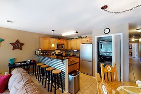 Ww I303 Guadalupe Paradise! 3 Bedroom Condo by RedAwning