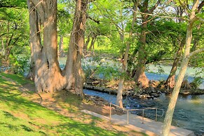 Ww I303 Guadalupe Paradise! 3 Bedroom Condo by RedAwning