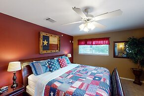 Ww I303 Guadalupe Paradise! 3 Bedroom Condo by RedAwning