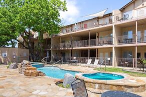 Ww I303 Guadalupe Paradise! 3 Bedroom Condo by RedAwning