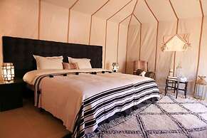 Merzouga Luxury Camp