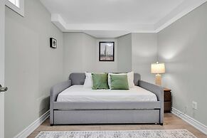 Mississauga Manor - Meadowvale