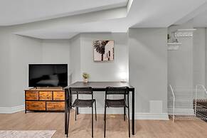 Mississauga Manor - Meadowvale