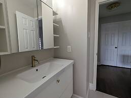 Mississauga Manor - Meadowvale